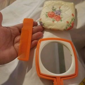 Vintage Retro Quilted Teavel Mirror & Comb